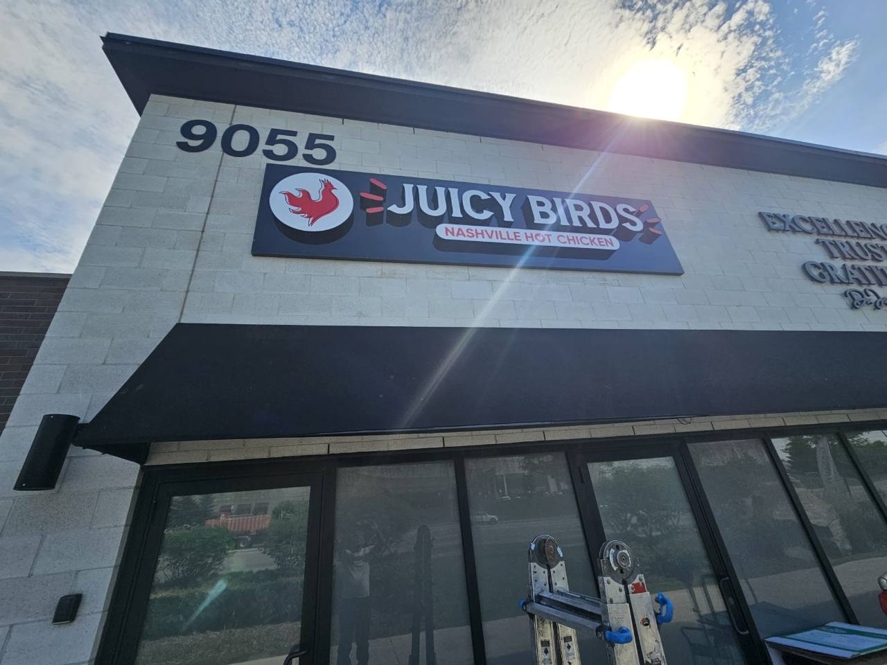Juicy Birds wide storefront sign completed by Denton Design.